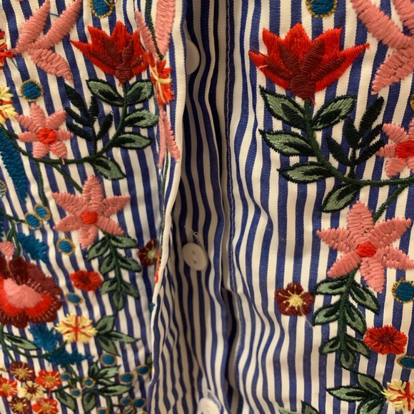 🎁DONATED NWOT Floral Embroidered Striped Button Up Blouse - Picture 5 of 8